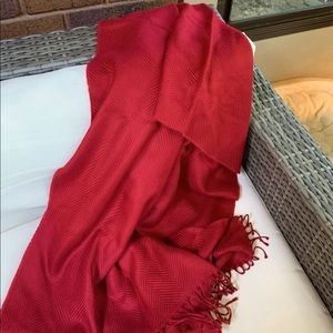 Large maroon wrap